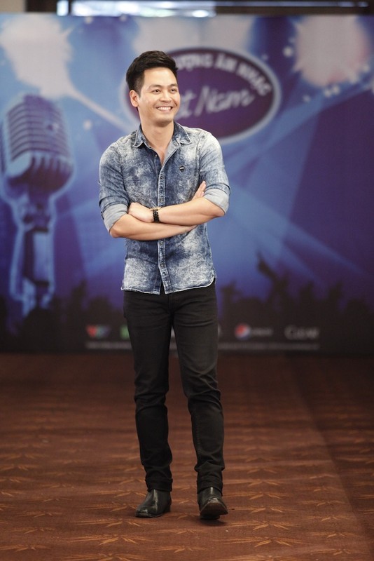 Bieu cam dang yeu cua Thu Minh tren ghe nong Vietnam Idol-Hinh-8